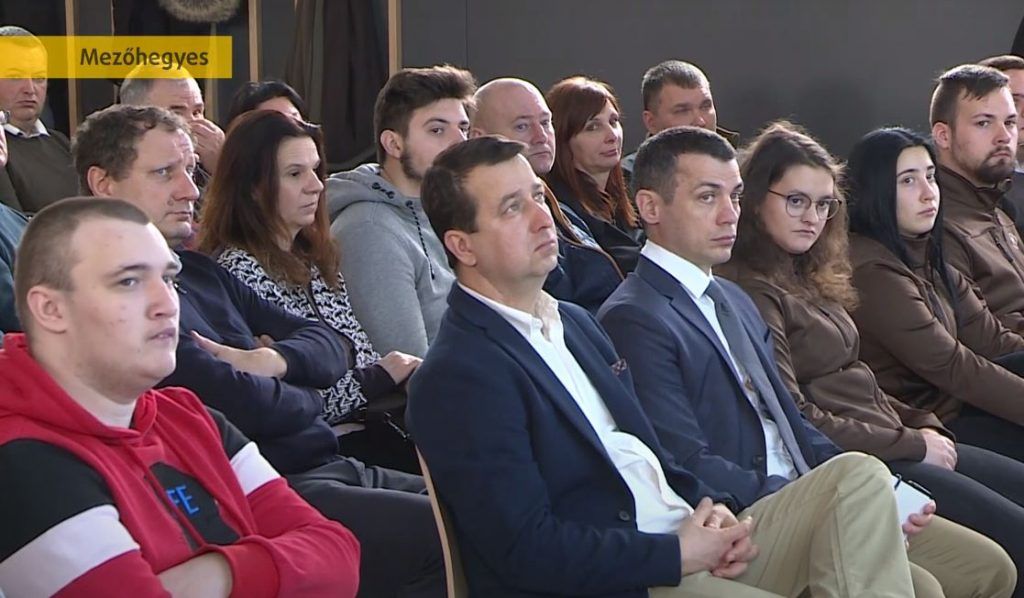 Új Közös Agrárpolitika támogatási időszak indul, amelyben 5376 milliárd forint a tét, ezzel kapcsolatos hasznos tanácsokat kaptak a gazdák Mezőhegyesen - Forrás: Youtube