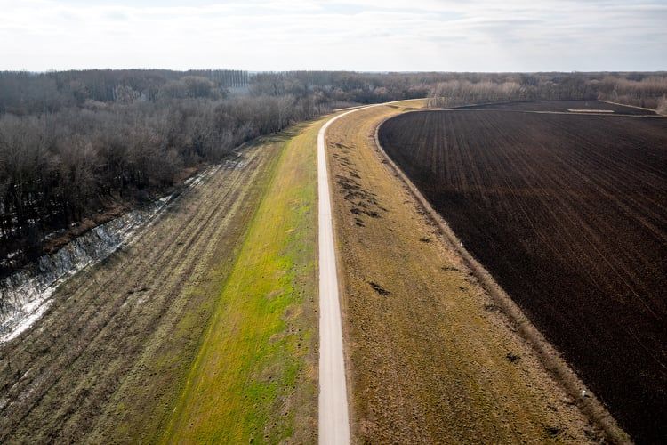 A KÖTIVIÉP és a NOX által kivitelezett projekt fő célja a folyómeder vízszállító képességének javítása volt