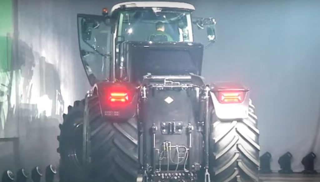 Az első nullszéria három traktorból áll. Ezek mindegyike különböző komponensekkel rendelkezik. Az a traktor, amelyik az idei terepi tesztek során a legjobban teljesít, végül sorozatgyártásba kerül