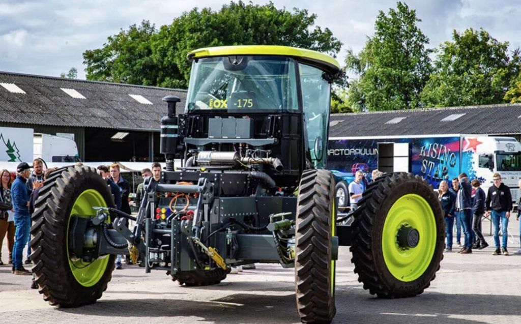 Az E-Ox traktor számos módosításával egy olyan piacképes traktort hoznak létre, amely jobban megfelel a mezőgazdasági ágazatnak