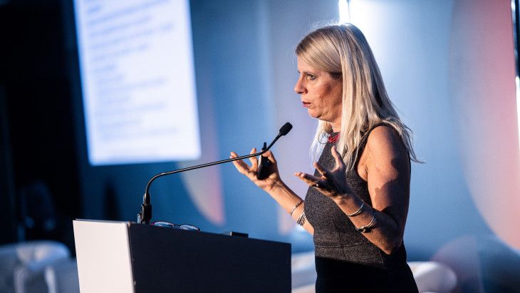 Ürge-Vorsatz Diána, a Közép-európai Egyetem professzora a Portfolio Agrárszektor 2022 konferencián beszélt arról, hogy nagyon nagy baj van a klímaváltozás terén - Fotó: Portfolio