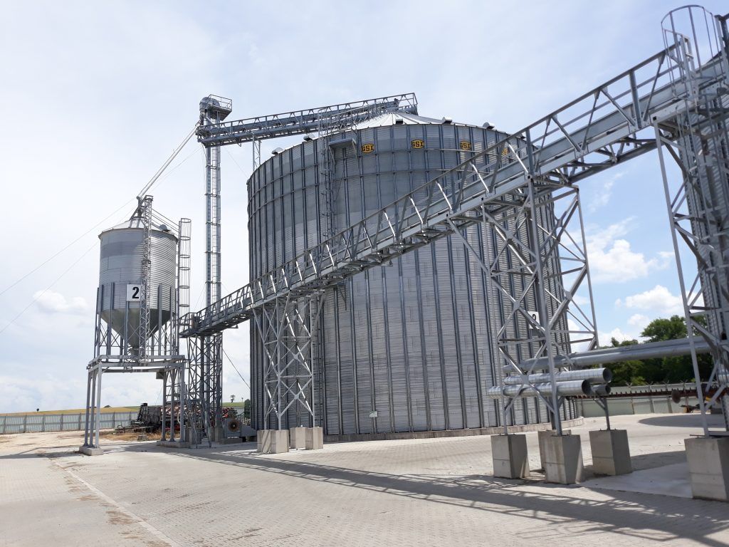 Közös Agrárpolitika: a 2023-as évben derogáció lesz. Egy kivétel azonban van, mely szerint semmiképp nem kerülhetnek ugyanarra a területre két egymást követő évben a következő növények: burgonya, napraforgó, repce, szója, cukorrépa, olajtök és dinnye 2022-es évhez viszonyítottan - Fotó: Magro.hu, CSZS, Lajoskomárom