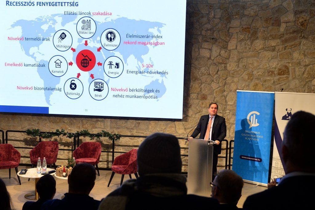 Nagy Márton gazdaságfejlesztési miniszter előadást tart az Oeconomus Gazdaságkutató Alapítvány konferenciáján 2022. december 15-én. Fotó: MTI/Kovács Attila