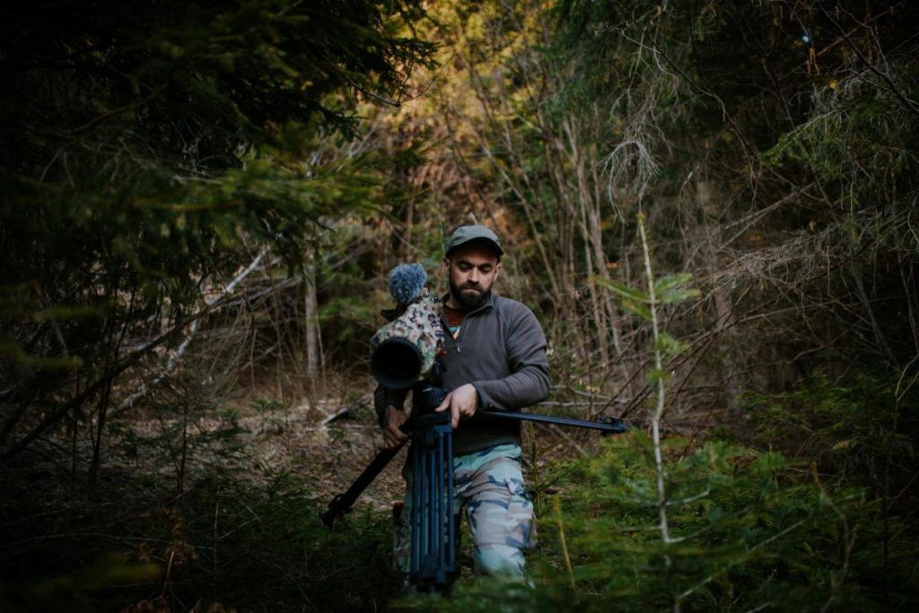 Medvekutatás nagy látószögű objektívvel, Gál László ökológus és természetfilmes szemén keresztül - Fotó: Facebook/Roseti Bruno Photography