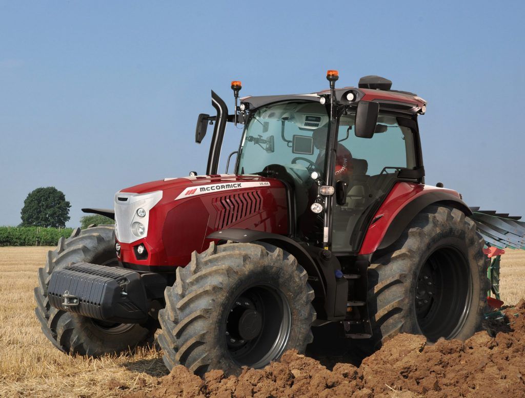 A McCormick X6.414 P6-Drive traktor
