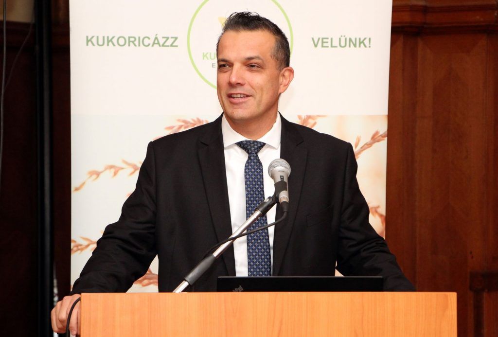 Dr. Futó Zoltán, egyetemi docens, a MATE Szent István Campus, Szarvasi képzési hely - Környezettudományi Intézet Öntözésfejlesztési és Meliorációs Tanszék vezetője, aki előadásában bemutatta a hazai öntözés helyzetét, anomáliáit és a problémák okait