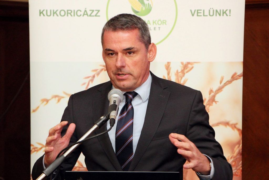 a Magyar Agrár- és Élettudományi Egyetem rektora, Dr. Gyuricza Csaba a talaj fontosságát hangsúlyozta a vízmegtartó gazdálkodás fejlődését szolgáló rendezvényen