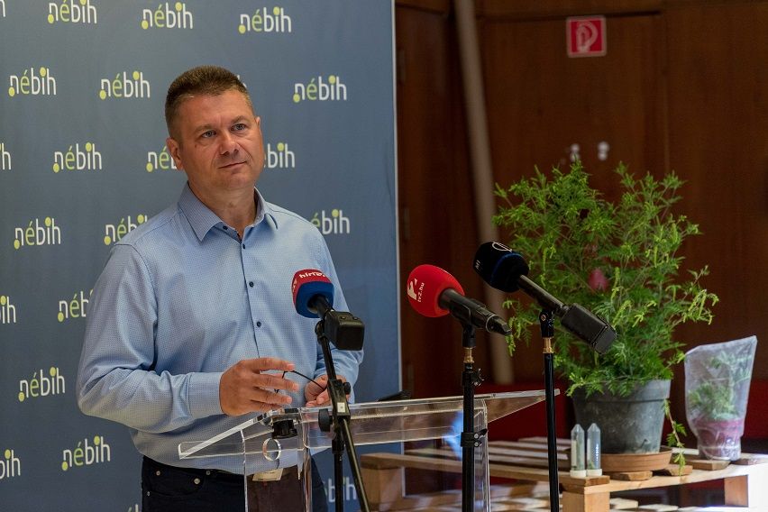 Jordán László, a Nemzeti Élelmiszerlánc-biztonsági Hivatal (Nébih) Növény-, Talaj- és Agrár-környezetvédelmi Igazgatóságának (NTAI) igazgatója adott szakszerű tanácsokat a drónos növényvédelem fontos feladataival kapcsolatban - Fotó: MTI/Archív, Máté Krisztián, 2018, illusztráció