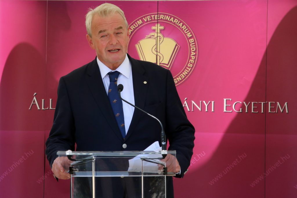 Dr. Sótonyi Péter, az Állatorvostudományi Egyetem rektora adott interjút az intézmény és a magyar állattenyésztés fontos kérdéseivel kapcsolatban