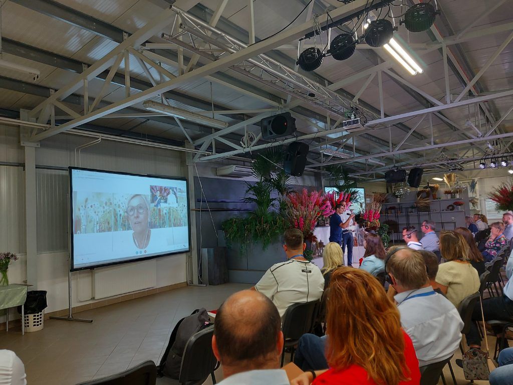 Dr. Silke Hemming, Hollandia, Wageningeni Egyetem, LIGHT LAB üvegházi kutatások csoportvezető ad elő online formában a Flora Hungaria Kft. “Energiagazdálkodás a termesztésben I.” szemináriumán - Fotó: Magro.hu, CSZS, Szigetszentmiklós