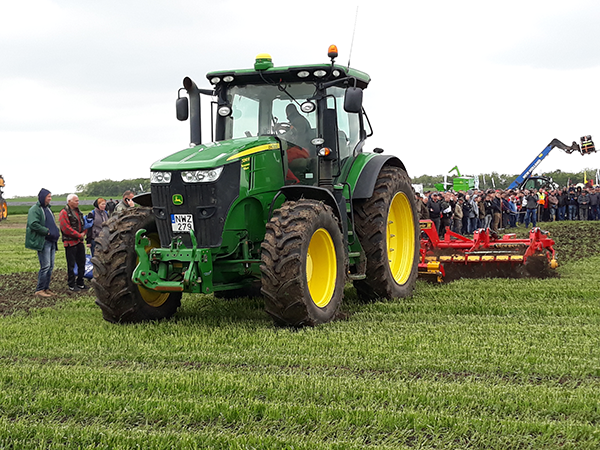 A John Deere, a világ vezető traktor- és mezőgépgyártó konszernje 2019-ben 5 százalékkal növelte az összes árbevételét