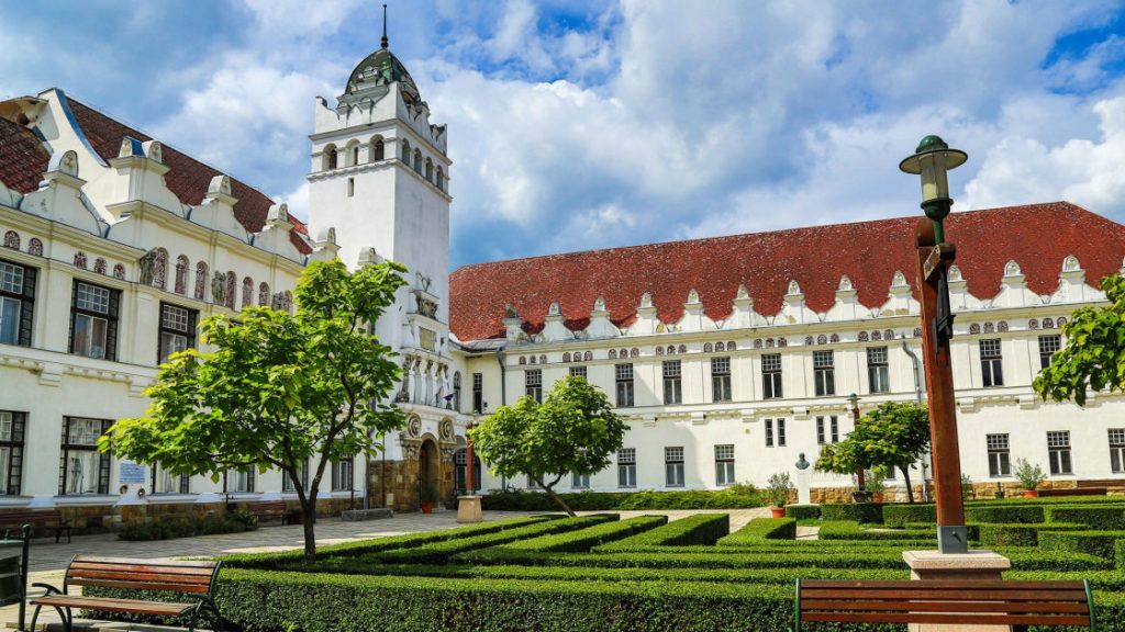 Borüzletimenedzser-képzés indít 2022 ősszel a Tokaj-Hegyalja Egyetem (THE) fennhatósága alá tartozó Tokaj Wine Business Institute (TWBI)