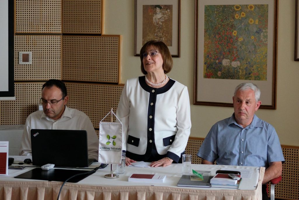Kókai-Kunné Dr. Szabó Ágnes beszél az általa írt szakkönyvről