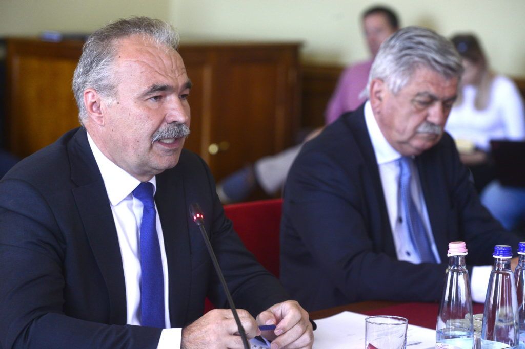 Nagy István agrárminiszter meghallgatása az Országgyűlés mezőgazdasági bizottságának ülésén az Országházban 2022. május 19-én. Jobbról Farkas Sándor államtitkár. MTI/Kovács Attila