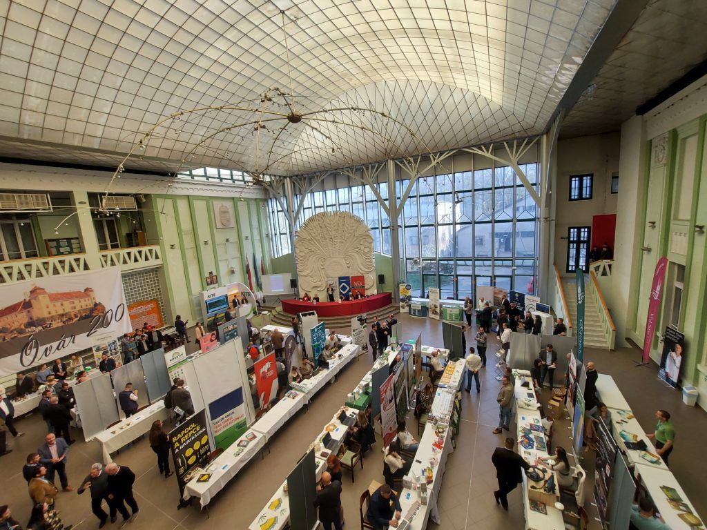 A Precíziós Agrártájoló rendezvény a Győr-Moson-Sopron megyei Mosonmagyaróváron, a Széchenyi István Egyetem Mezőgazdaság- és Élelmiszertudományi Karán várta az agrárszakma modern megoldásai iránt érdeklődőket - Fotó: Magro.hu, CSZS, Mosonmagyaróvár
