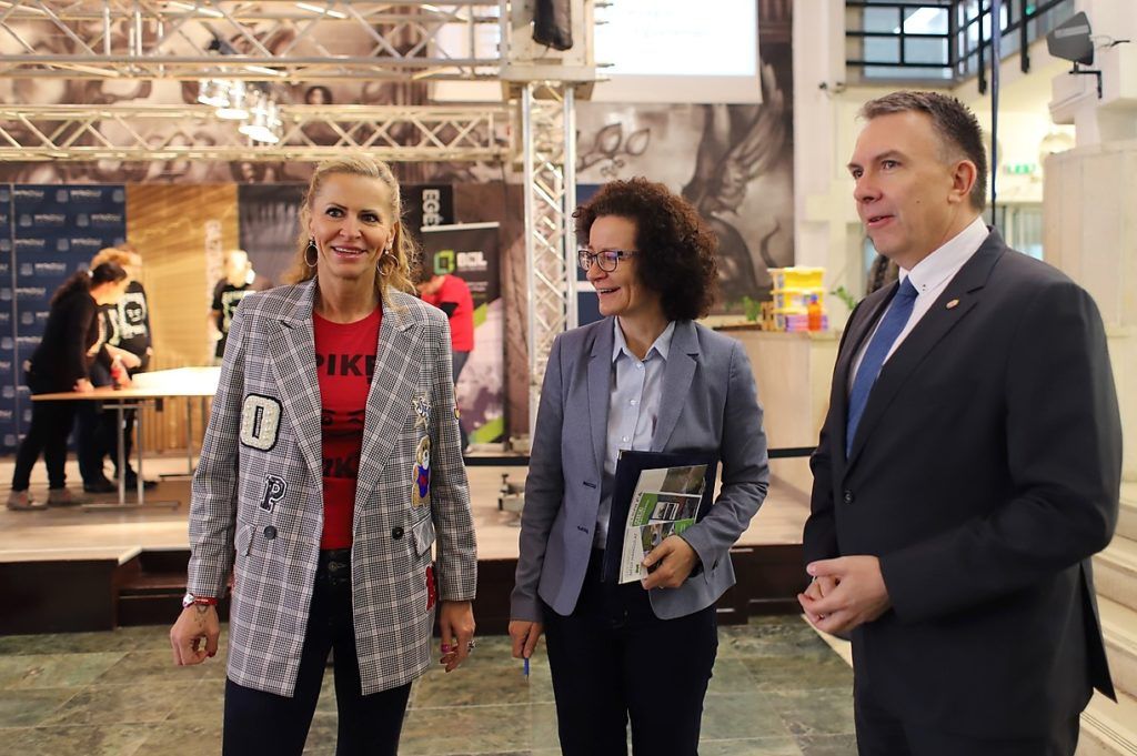 Balról jobbra: Bárdosné Soós Viktória, Horváth Zita és Szinay Attila a Spikee Rescute programozói versenyen - Fotó: Mocsári László