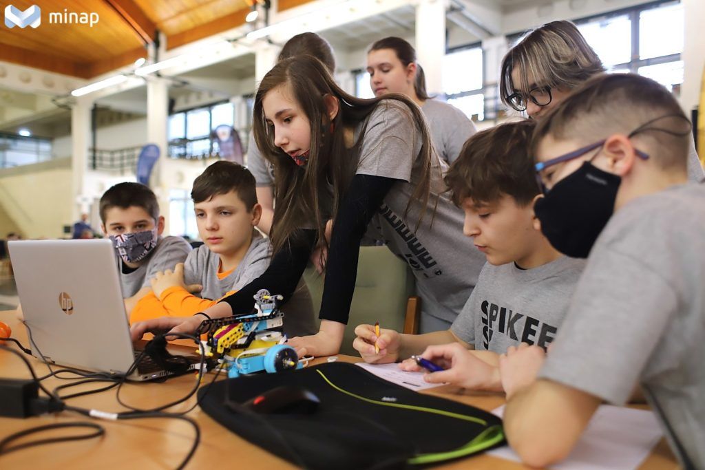 Robotprogramozás a gyakorlatban - Fotó: Mocsári László