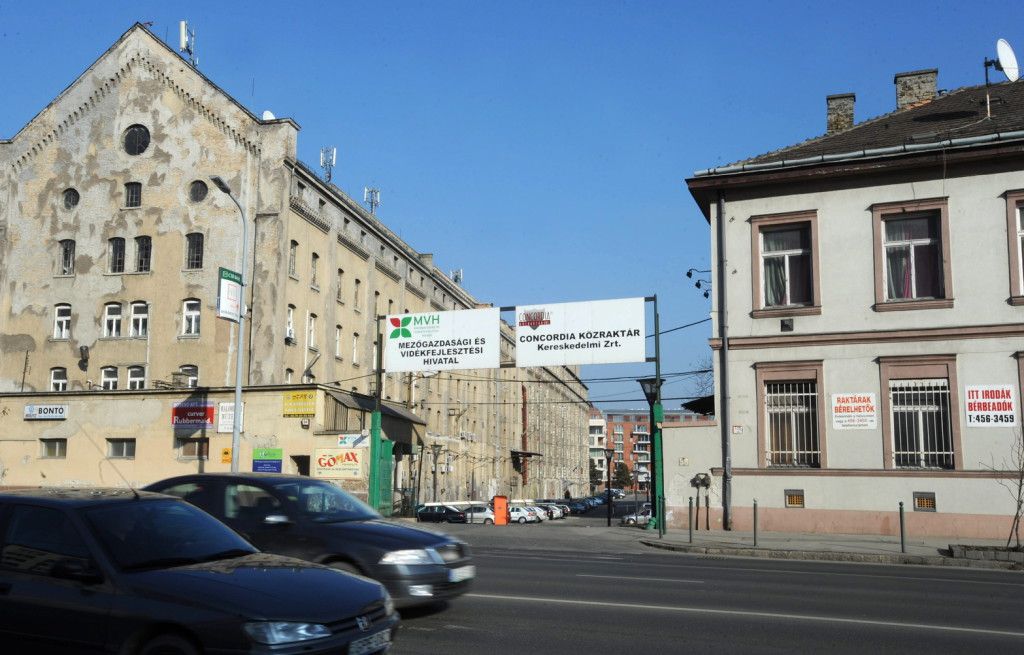 Jogerősen 6 év börtönt kapott a Mezőgazdasági és Vidékfejlesztési Hivatal milliárdos csalást elkövető volt elnökhelyettese, Drajkó Miklós - a képen az MVH táblája és épülete Budapesten, a IX. kerületi Soroksári úton - MTI Fotó: Kovács Attila
