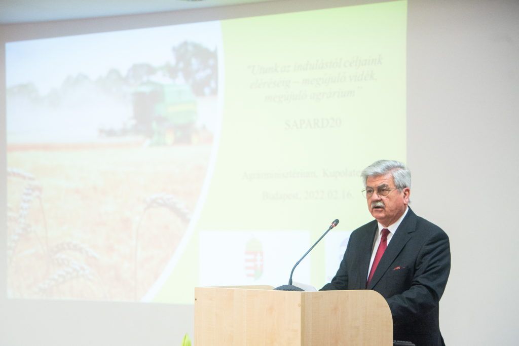 Farkas Sándor, az Agrárminisztérium parlamenti államtitkára beszédet mond az agrártárca és a Magyar Közgazdasági Társaság közösen megrendezett konferenciáján az Agrárminisztériumban 2022. február 16-án. MTI/Balogh Zoltán