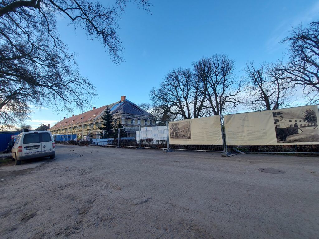 A Hotel Nonius épülete is megújul - Fotó: Magro.hu, CSZS, Mezőhegyes