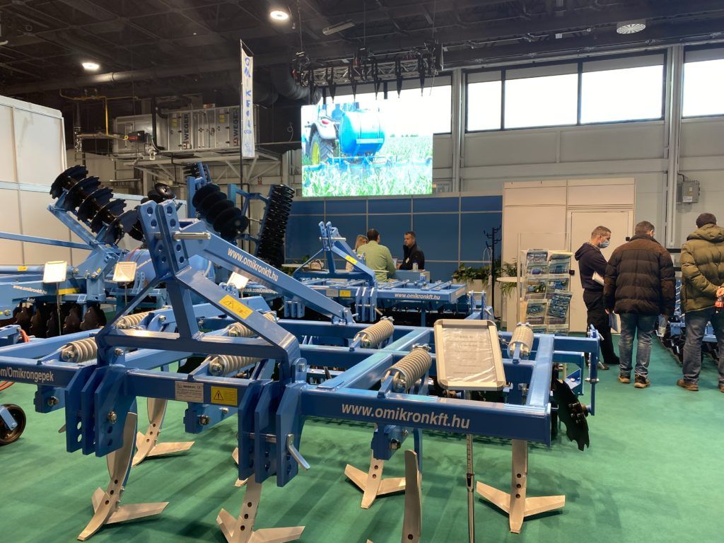 Talajművelő gépekkel is készült az OMIKRON Kft. csapata a 2022-es AGROmashEXPO rendezvényre - Fotó: Magro.hu, BT, Budapest