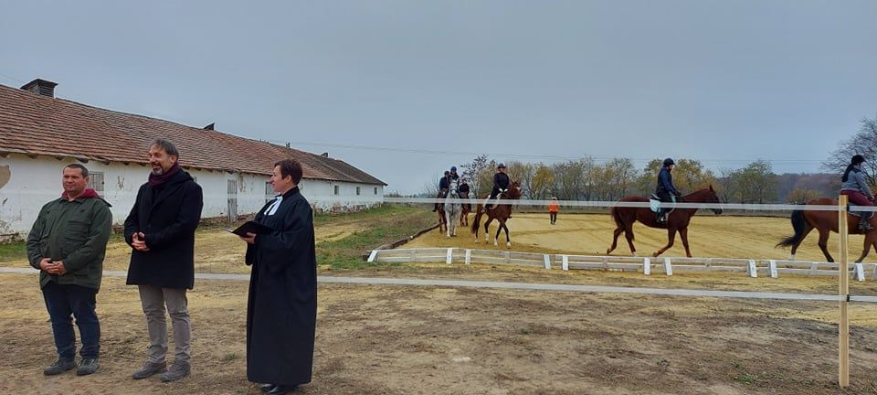 Nagy Szabolcs tangazdaság-vezető, Mesterházy Balázs igazgató és Zsóri-Ments Orsolya iskolalelkész