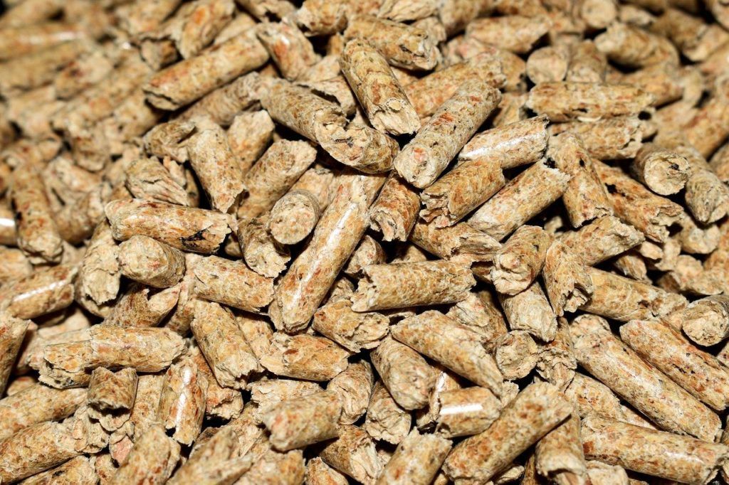A pellet bevezetésének késleltetése – mondván, hogy a fiatal madarak „nem esznek pelletet” – csökkenti a takarmányozás hatékonyságát